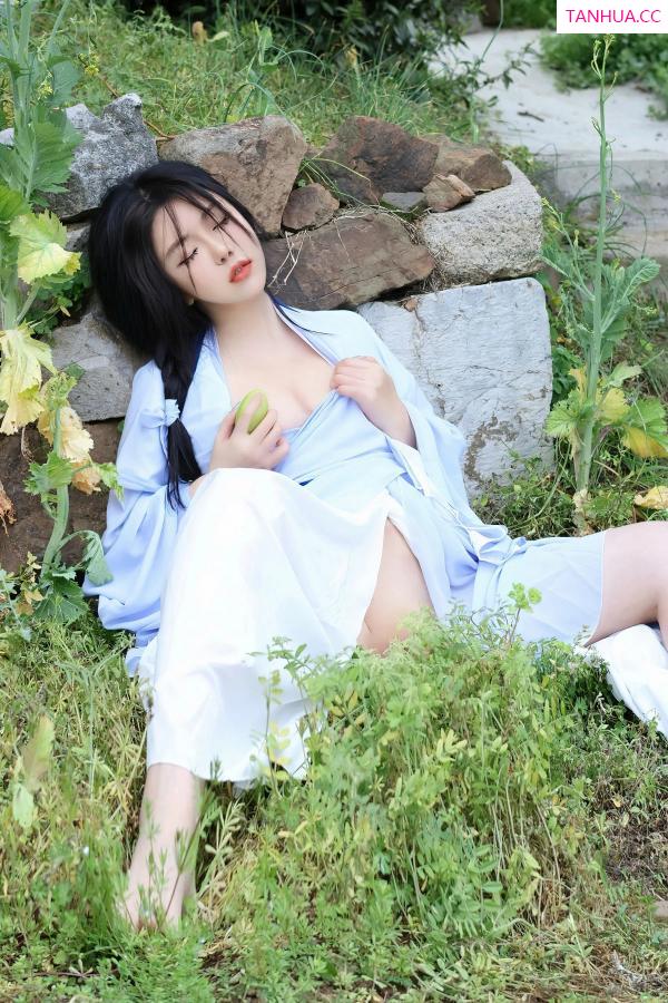   [XiuRen]高清写真图 2024.04.12 No.8386 小薯条nienie 美臀性感第7张图片